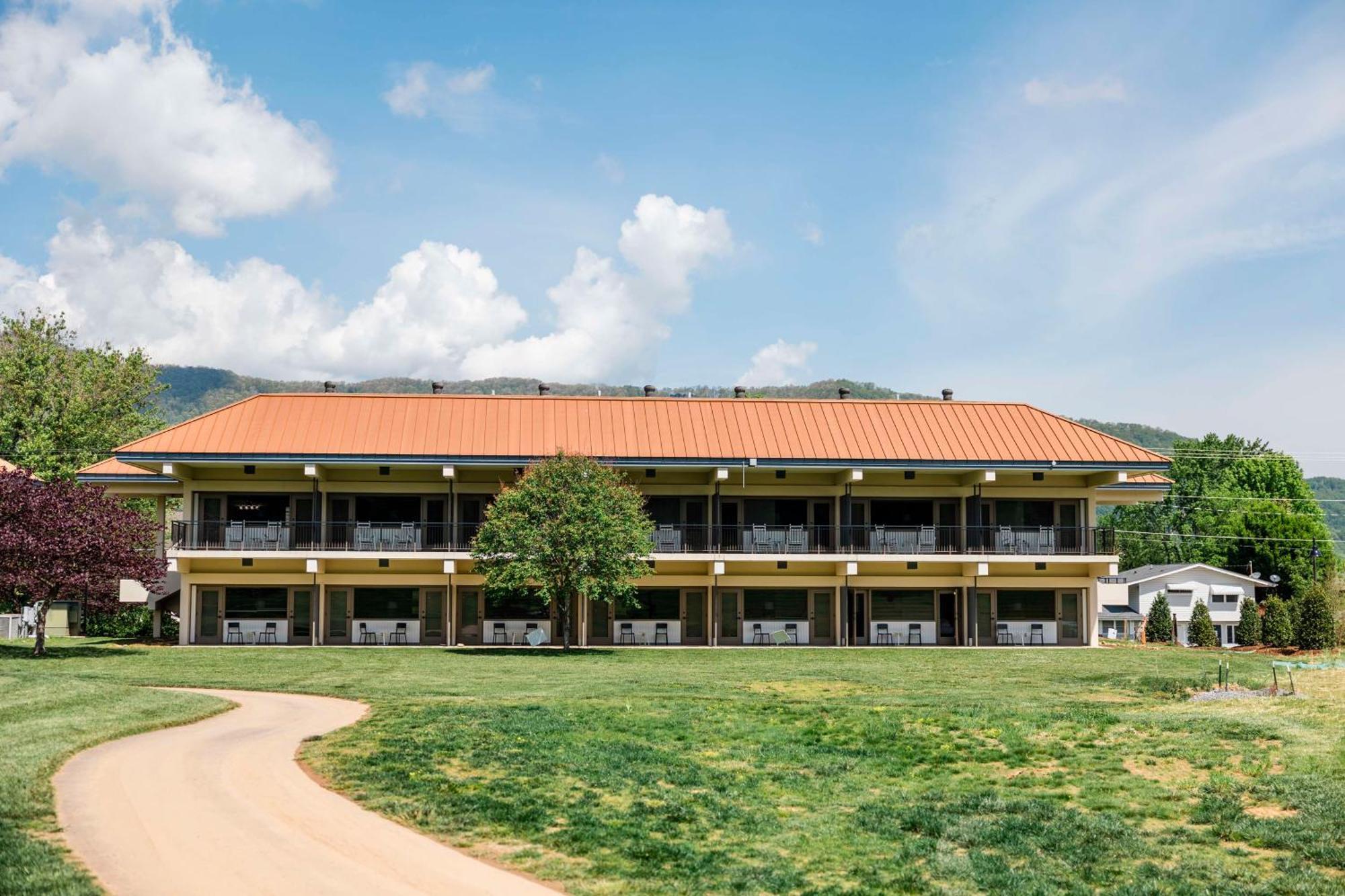 Waynesville Inn And Golf Club, Tapestry Collection By Hilton Exterior photo