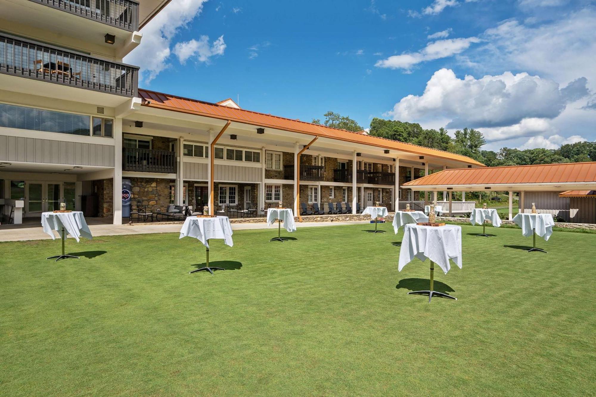Waynesville Inn And Golf Club, Tapestry Collection By Hilton Exterior photo