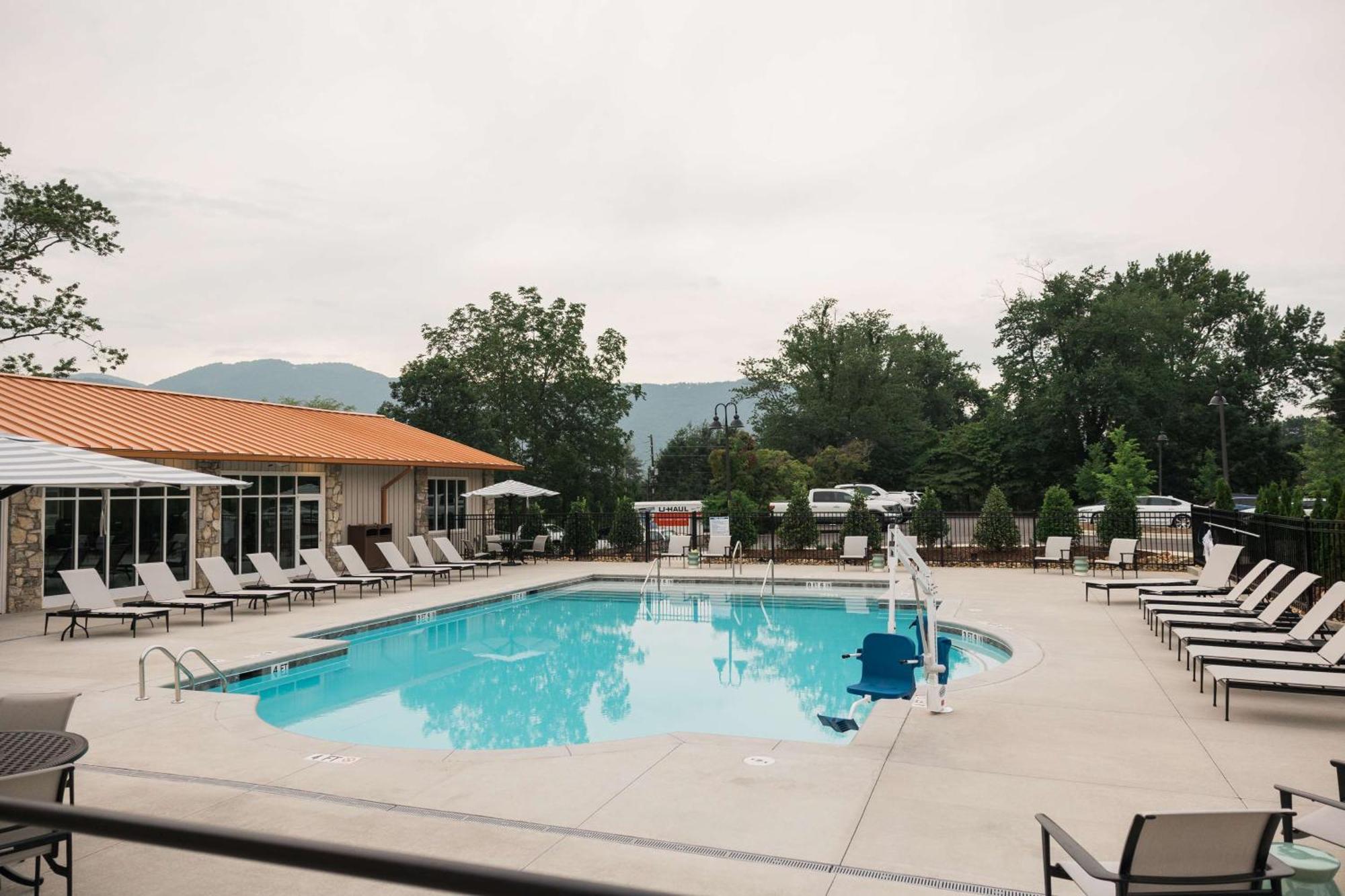 Waynesville Inn And Golf Club, Tapestry Collection By Hilton Exterior photo
