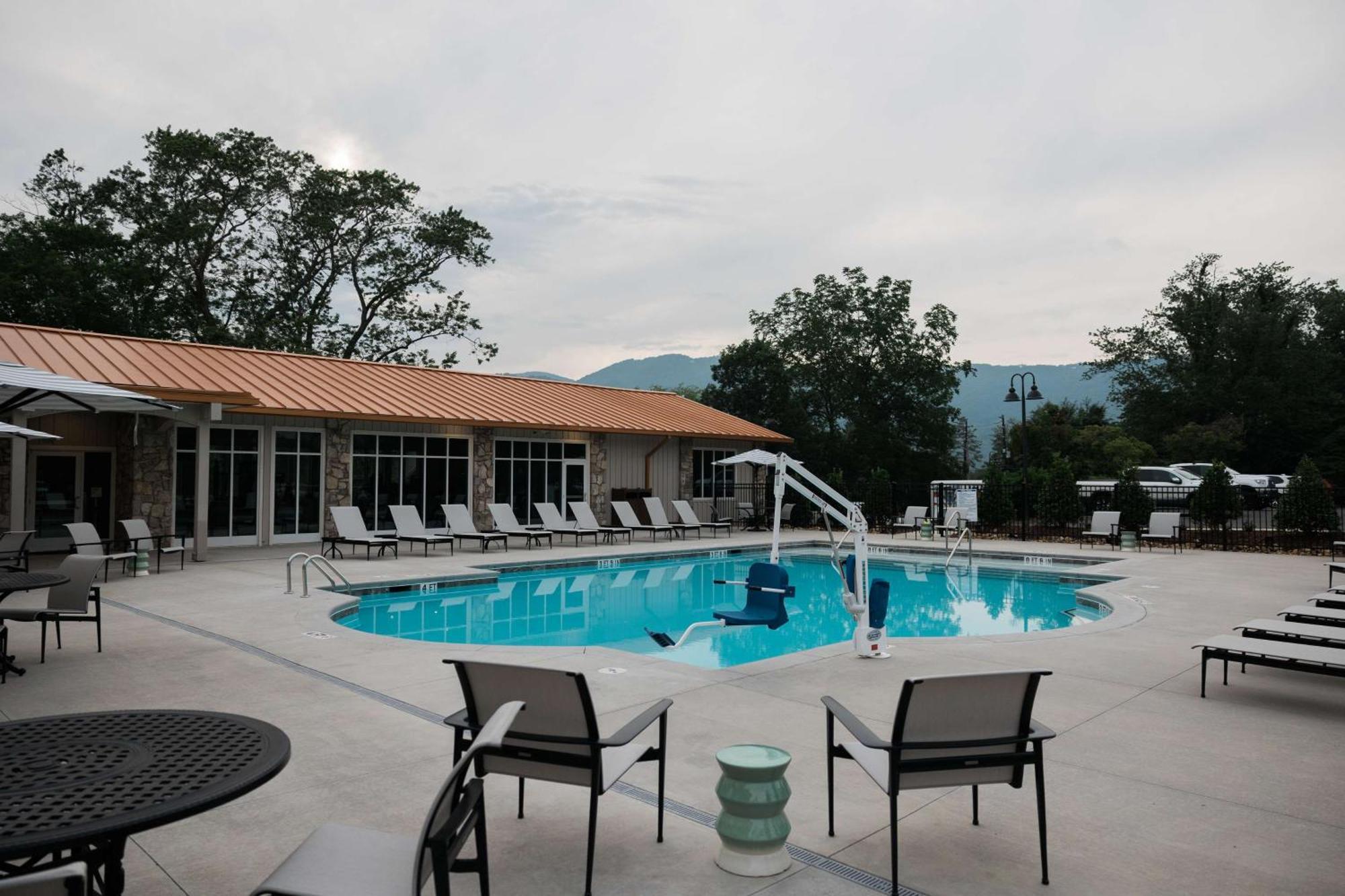 Waynesville Inn And Golf Club, Tapestry Collection By Hilton Exterior photo